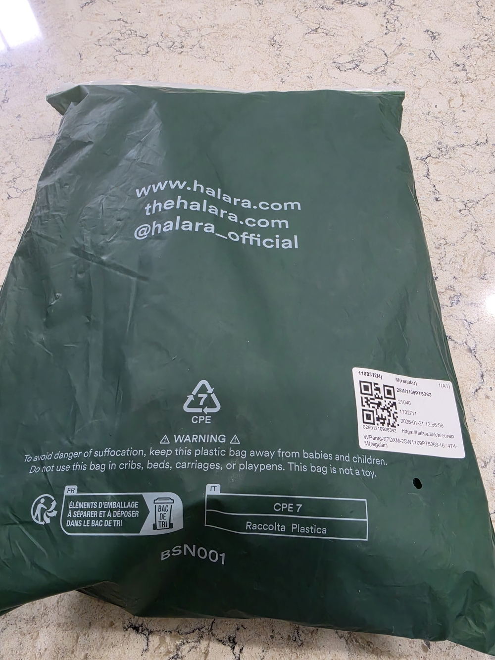 HALARA Women's Relaxed Blue Distressed Jeans/sweats Material - Picture 7 of 7